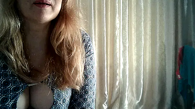 Snapshot of Aline_LoveFlowers chatting on 02-07-25, 11:56 Aline LoveFlowers online show from 02-07-25, 11:56