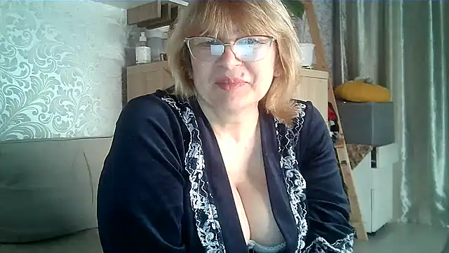 Snapshot of Aline_LoveFlowers chatting on 01-12-26, 09:31 Aline LoveFlowers online show from 01-12-26, 09:31