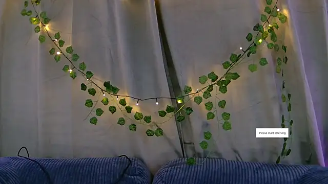 Snapshot of vayolett01_dakotta chatting on 12-22-25, 04:09 vayolett01 dakotta online show from 12-22-25, 04:09