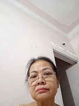 Hotestlove online show from 05-31-26, 10:22