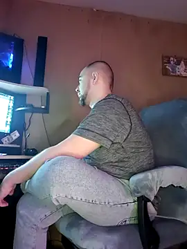 Foxyshaved online show from 02-26-25, 05:09