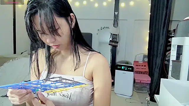 Snapshot of Kana_G chatting on 01-22-25, 12:27 Kana G online show from 01-22-25, 12:27