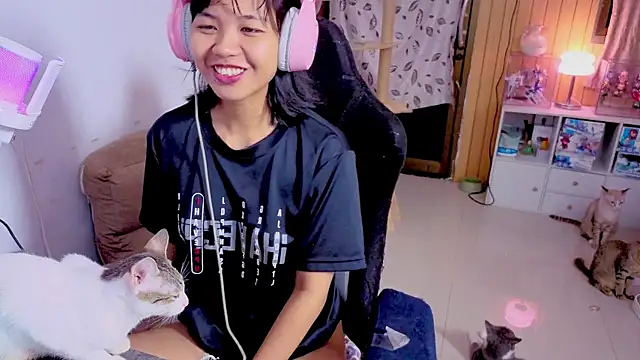 Snapshot of Kana_G chatting on 10-03-25, 03:42 Kana G online show from 10-03-25, 03:42