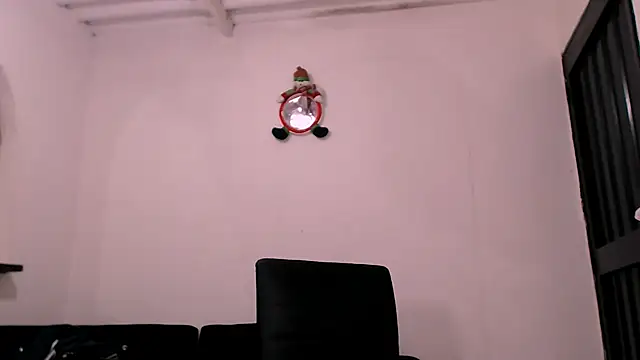 Snapshot of DanielaTsDom chatting on 01-30-25, 03:51 DanielaTsDom online show from 01-30-25, 03:51