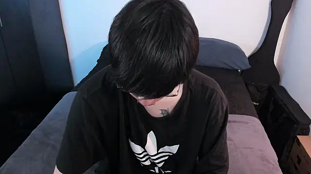 Aventure Twinks online show from 04-17-26, 09:29