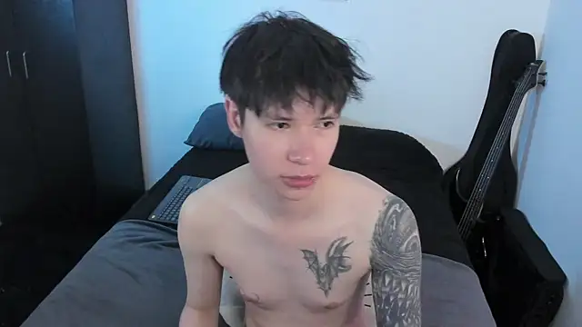 Aventure Twinks online show from 06-18-26, 08:35