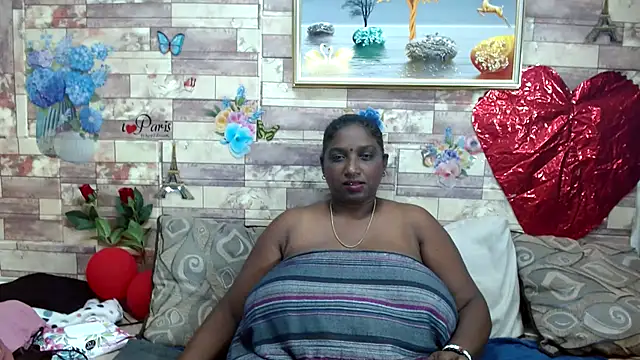 Snapshot of Indian_tracy chatting on 02-24-25, 11:10 Indian tracy online show from 02-24-25, 11:10