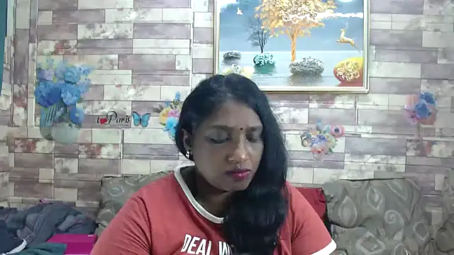 Snapshot of Indian_tracy chatting on 12-17-25, 04:24 Indian tracy online show from 12-17-25, 04:24