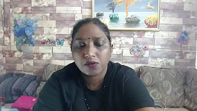 Snapshot of Indian_tracy chatting on 12-22-25, 08:22 Indian tracy online show from 12-22-25, 08:22