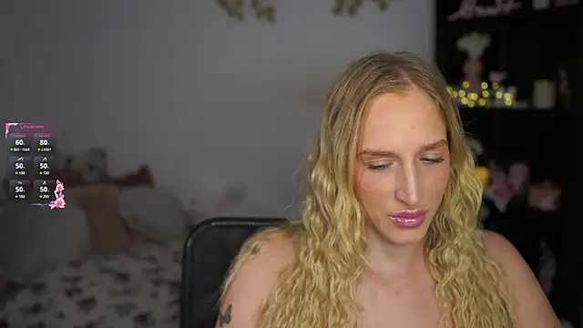 Snapshot of Nicolette__Shea_ chatting on 12-12-24, 02:11 Nicolette Shea online show from 12-12-24, 02:11