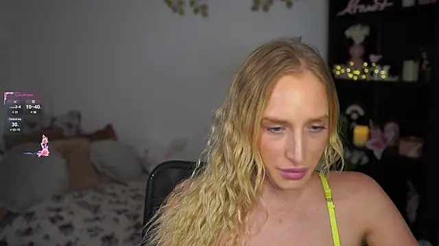 Snapshot of Nicolette__Shea_ chatting on 12-12-24, 05:15 Nicolette Shea online show from 12-12-24, 05:15