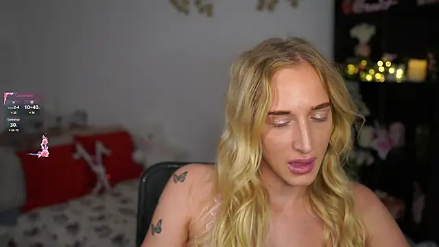 Snapshot of Nicolette__Shea_ chatting on 12-20-24, 10:05 Nicolette Shea online show from 12-20-24, 10:05