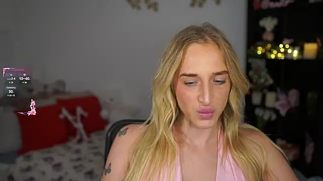 Snapshot of Nicolette__Shea_ chatting on 12-22-24, 04:59 Nicolette Shea online show from 12-22-24, 04:59