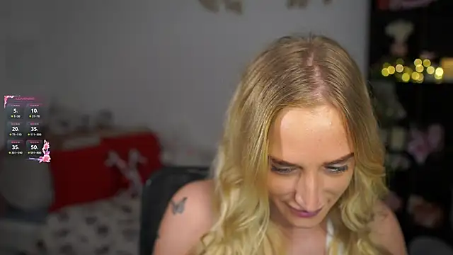 Snapshot of Nicolette__Shea_ chatting on 12-24-24, 09:06 Nicolette Shea online show from 12-24-24, 09:06