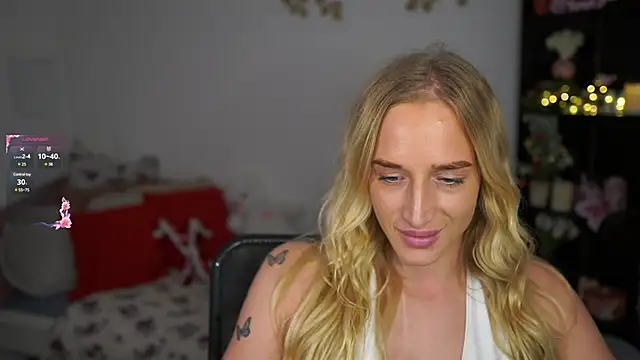 Snapshot of Nicolette__Shea_ chatting on 12-24-24, 12:11 Nicolette Shea online show from 12-24-24, 12:11