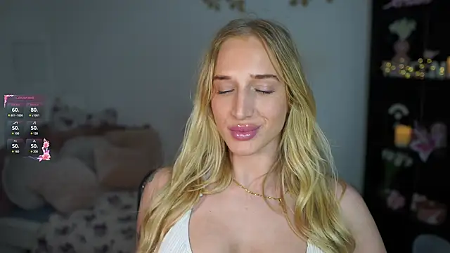 Snapshot of Nicolette__Shea_ chatting on 01-08-25, 02:03 Nicolette Shea online show from 01-08-25, 02:03