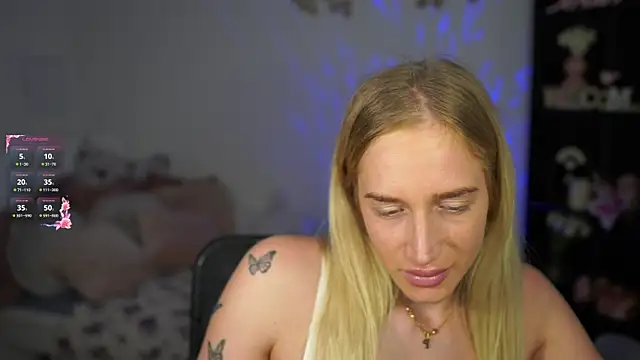 Snapshot of Nicolette__Shea_ chatting on 01-11-25, 09:57 Nicolette Shea online show from 01-11-25, 09:57