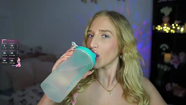 Snapshot of Nicolette__Shea_ chatting on 01-16-25, 01:58 Nicolette Shea online show from 01-16-25, 01:58