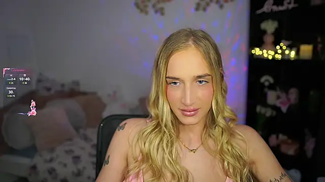 Snapshot of Nicolette__Shea_ chatting on 01-27-25, 02:02 Nicolette Shea online show from 01-27-25, 02:02