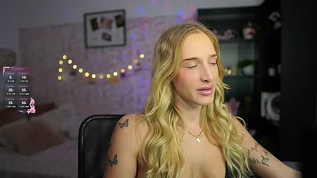 Snapshot of Nicolette__Shea_ chatting on 02-19-25, 02:01 Nicolette Shea online show from 02-19-25, 02:01