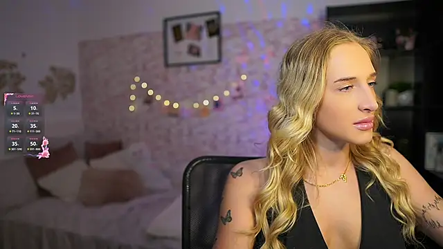 Snapshot of Nicolette__Shea_ chatting on 02-28-25, 09:04 Nicolette Shea online show from 02-28-25, 09:04