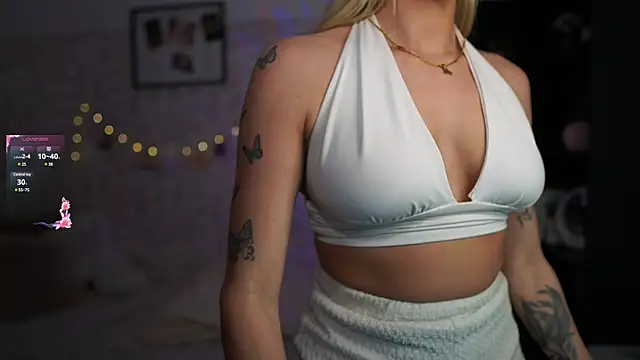 Snapshot of Nicolette__Shea_ chatting on 03-06-25, 02:18 Nicolette Shea online show from 03-06-25, 02:18