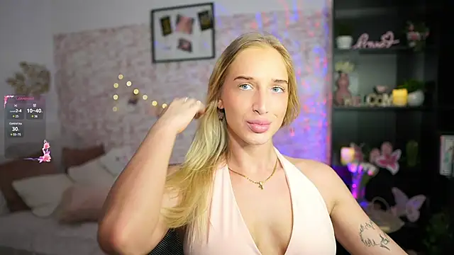 Snapshot of Nicolette__Shea_ chatting on 03-07-25, 12:12 Nicolette Shea online show from 03-07-25, 12:12