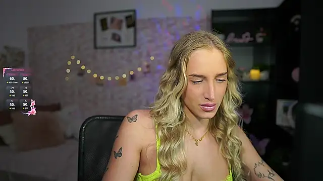 Snapshot of Nicolette__Shea_ chatting on 03-11-25, 09:13 Nicolette Shea online show from 03-11-25, 09:13