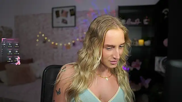 Snapshot of Nicolette__Shea_ chatting on 03-13-25, 05:18 Nicolette Shea online show from 03-13-25, 05:18