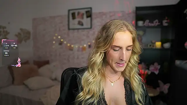 Snapshot of Nicolette__Shea_ chatting on 03-15-25, 04:32 Nicolette Shea online show from 03-15-25, 04:32