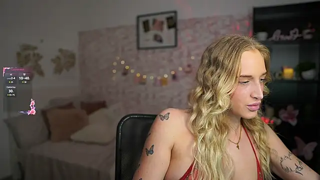 Snapshot of Nicolette__Shea_ chatting on 03-19-25, 05:06 Nicolette Shea online show from 03-19-25, 05:06