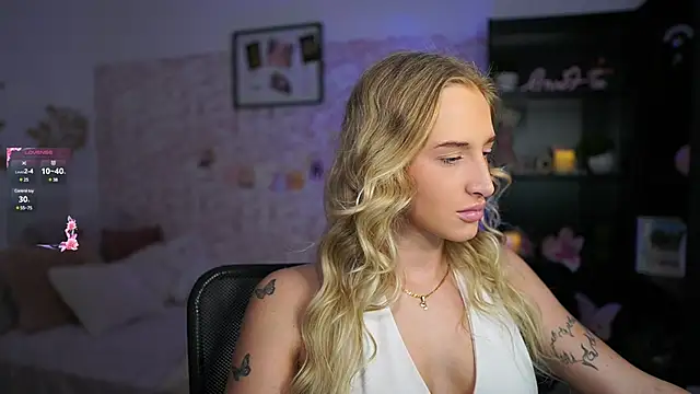 Snapshot of Nicolette__Shea_ chatting on 03-21-25, 09:34 Nicolette Shea online show from 03-21-25, 09:34