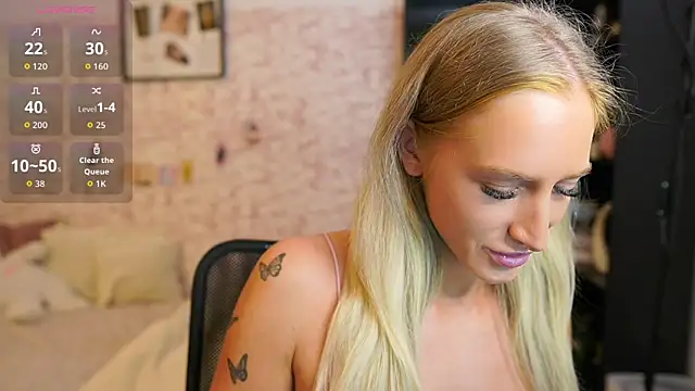 Snapshot of Nicolette__Shea_ chatting on 09-12-25, 12:05 Nicolette Shea online show from 09-12-25, 12:05