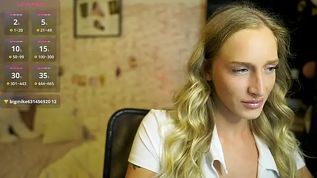 Snapshot of Nicolette__Shea_ chatting on 10-27-25, 02:21 Nicolette Shea online show from 10-27-25, 02:21