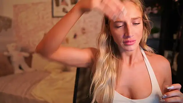 Snapshot of Nicolette__Shea_ chatting on 11-27-25, 09:11 Nicolette Shea online show from 11-27-25, 09:11