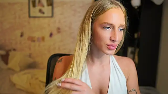 Snapshot of Nicolette__Shea_ chatting on 11-29-25, 02:53 Nicolette Shea online show from 11-29-25, 02:53