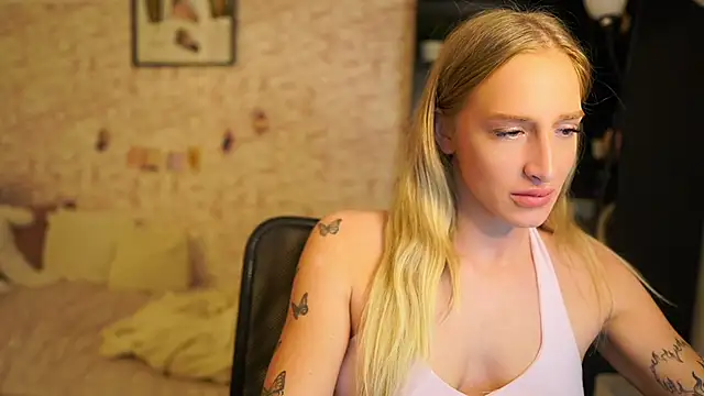 Snapshot of Nicolette__Shea_ chatting on 12-01-25, 09:14 Nicolette Shea online show from 12-01-25, 09:14