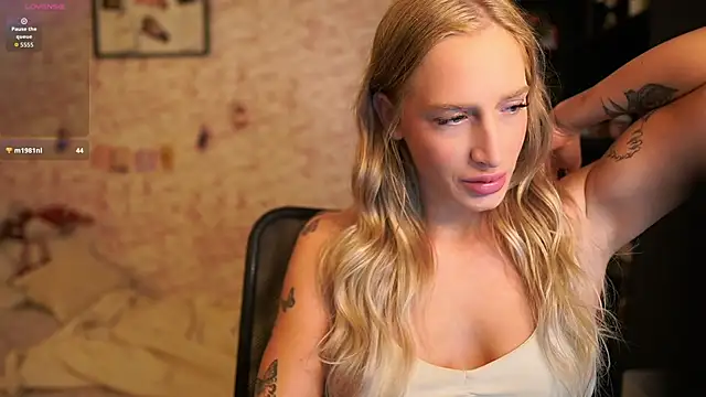 Snapshot of Nicolette__Shea_ chatting on 01-10-26, 09:44 Nicolette Shea online show from 01-10-26, 09:44