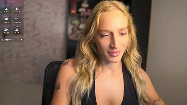 Snapshot of Nicolette__Shea_ chatting on 01-14-26, 09:15 Nicolette Shea online show from 01-14-26, 09:15