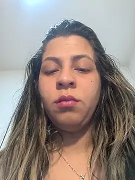 Snapshot of Rose_Gang chatting on 02-23-25, 08:39 Rose Gang online show from 02-23-25, 08:39