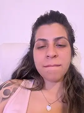 Snapshot of Rose_Gang chatting on 03-01-25, 02:59 Rose Gang online show from 03-01-25, 02:59