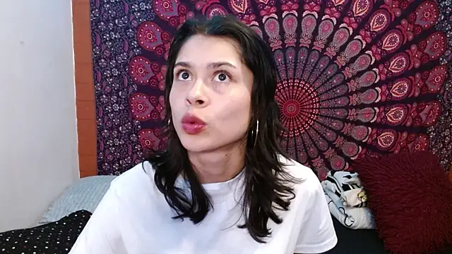 Snapshot of AbbySccott chatting on 11-07-25, 12:43 AbbySccott online show from 11-07-25, 12:43