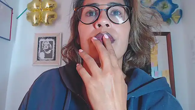 Snapshot of fantasty_nylon chatting on 12-17-24, 07:59 fantasty nylon online show from 12-17-24, 07:59