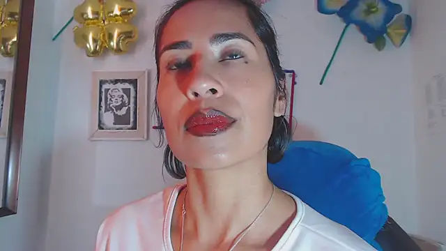 Snapshot of fantasty_nylon chatting on 02-04-25, 03:15 fantasty nylon online show from 02-04-25, 03:15