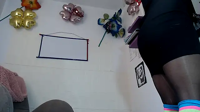 Snapshot of fantasty_nylon chatting on 10-15-25, 03:56 fantasty nylon online show from 10-15-25, 03:56