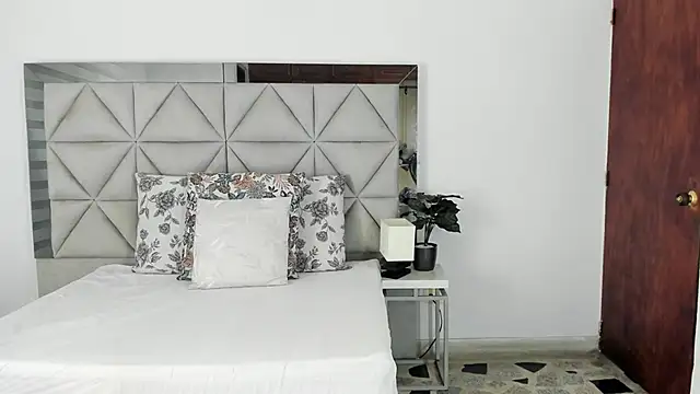 Snapshot of nina_pons chatting on 10-24-25, 10:39 nina pons online show from 10-24-25, 10:39