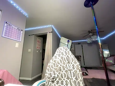 youluuvxo online show from 10-10-25, 11:59