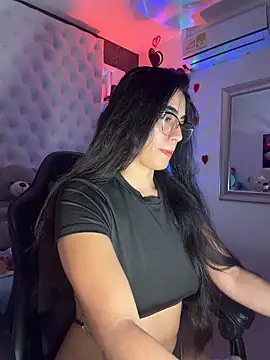 Snapshot of ZarahEvans chatting on 02-18-26, 08:49 ZarahEvans online show from 02-18-26, 08:49