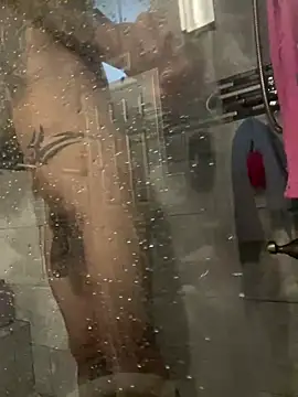 Snapshot of RoodoggXL chatting on 12-20-24, 12:52 RoodoggXL online show from 12-20-24, 12:52