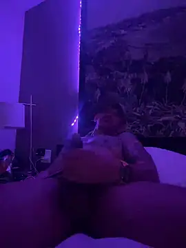 Snapshot of RoodoggXL chatting on 01-14-25, 12:35 RoodoggXL online show from 01-14-25, 12:35